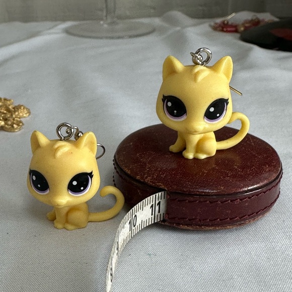 Littlest Pet Shop Yellow Kitty Cat earrings - Picture 1 of 3